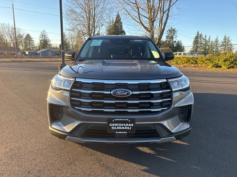 Used 2025 Ford Explorer Active image 2