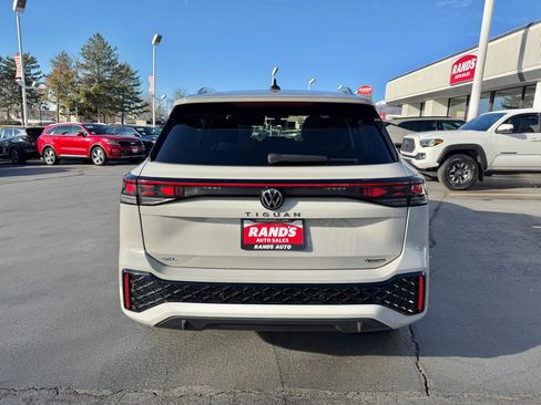 Used 2025 Volkswagen Tiguan SEL R-Line image 10