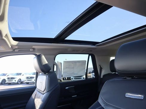 New 2025 Ford Expedition Platinum w/ Driver's Package image 17