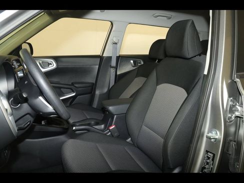 Used 2025 Kia Soul LX w/ LX Technology Package FWD image 14