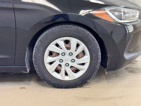 Used 2017 Hyundai Elantra SE image 4