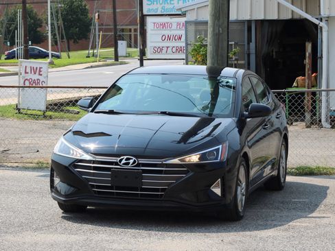 Used 2019 Hyundai Elantra SEL FWD image 3