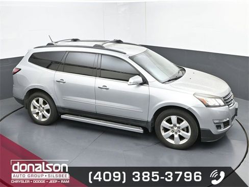 Used 2017 Chevrolet Traverse LT w/ Style and Technology Package image 17