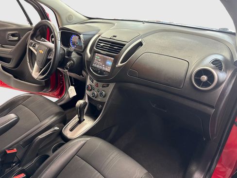 Used 2016 Chevrolet Trax LT w/ LT Convenience Package AWD/4WD image 21