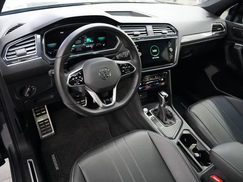 Used 2024 Volkswagen Tiguan SE R-Line FWD image 15