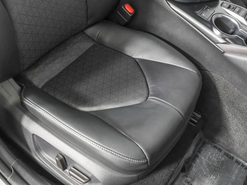 Used 2018 Toyota Camry XSE image 45