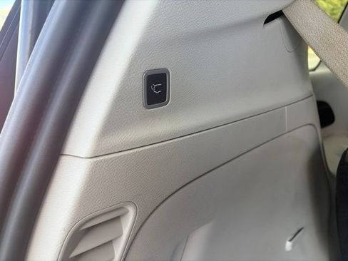 Used 2020 Chrysler Pacifica Touring-L FWD image 7