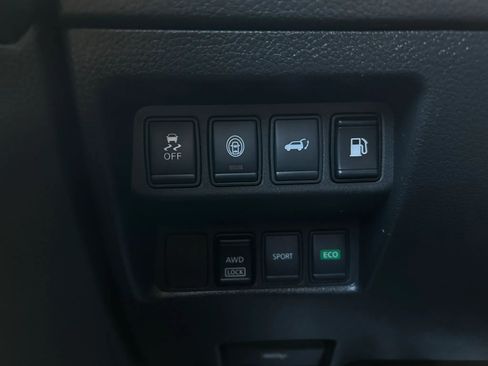 Used 2019 Nissan Rogue SV AWD/4WD image 18