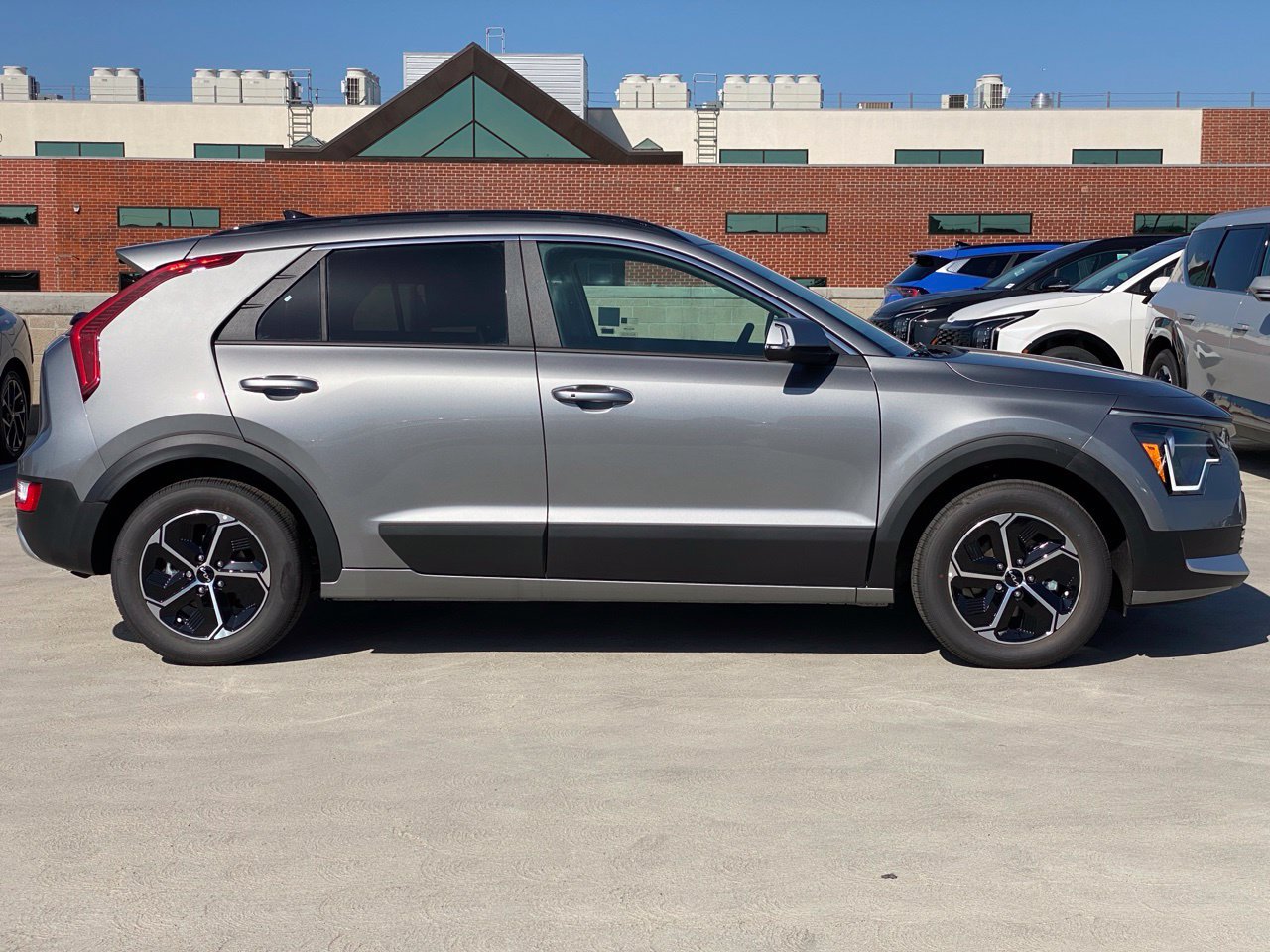 New 2026 Kia Niro EX FWD image 2