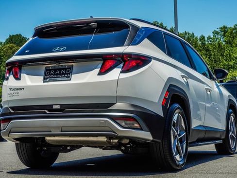 Certified 2025 Hyundai Tucson SEL FWD image 13