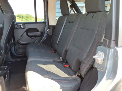 Used 2025 Jeep Wrangler Unlimited Rubicon AWD/4WD image 13