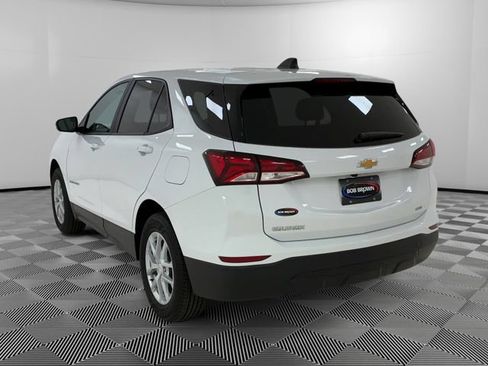Used 2023 Chevrolet Equinox LS w/ LS Convenience Package AWD/4WD image 3