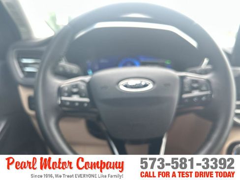 Used 2022 Ford Escape Titanium image 13