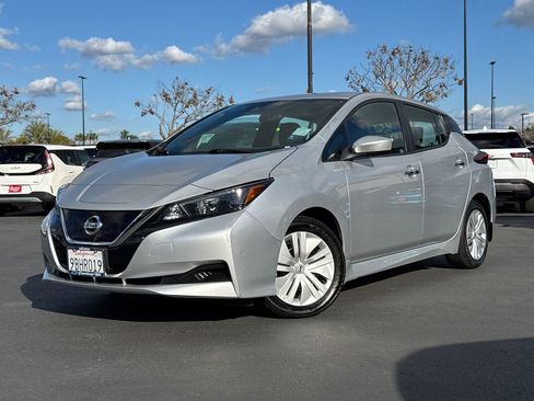 Used 2022 Nissan Leaf S image 2