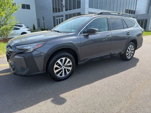 Used 2025 Subaru Outback Premium AWD/4WD image 1