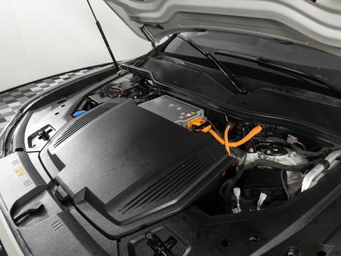 Used 2021 Audi e-tron Premium w/ Convenience Plus Package image 39