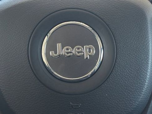 Used 2022 Jeep Cherokee Trailhawk w/ Trailer Tow Group AWD/4WD image 13