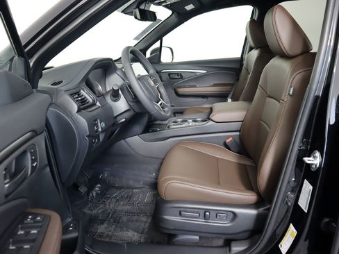 Certified 2025 Honda Passport EX-L image 19