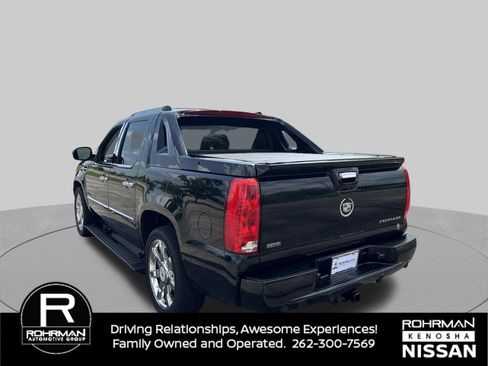 Used 2011 Cadillac Escalade EXT Premium AWD/4WD image 3