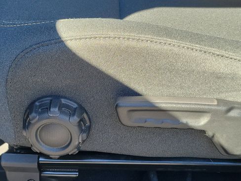 Used 2025 Jeep Wrangler Sport image 19