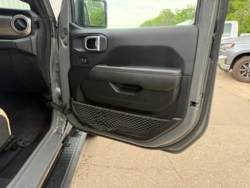 Used 2021 Jeep Wrangler Unlimited Sahara AWD/4WD image 8
