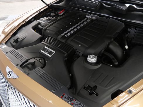 Used 2017 Bentley Bentayga AWD/4WD image 45