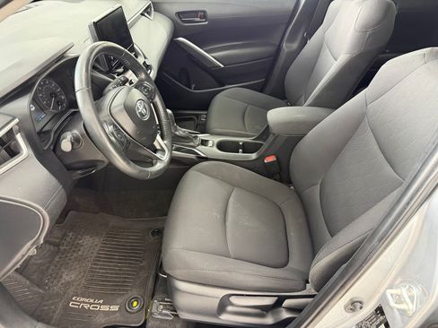 Used 2024 Toyota Corolla Cross LE FWD image 5
