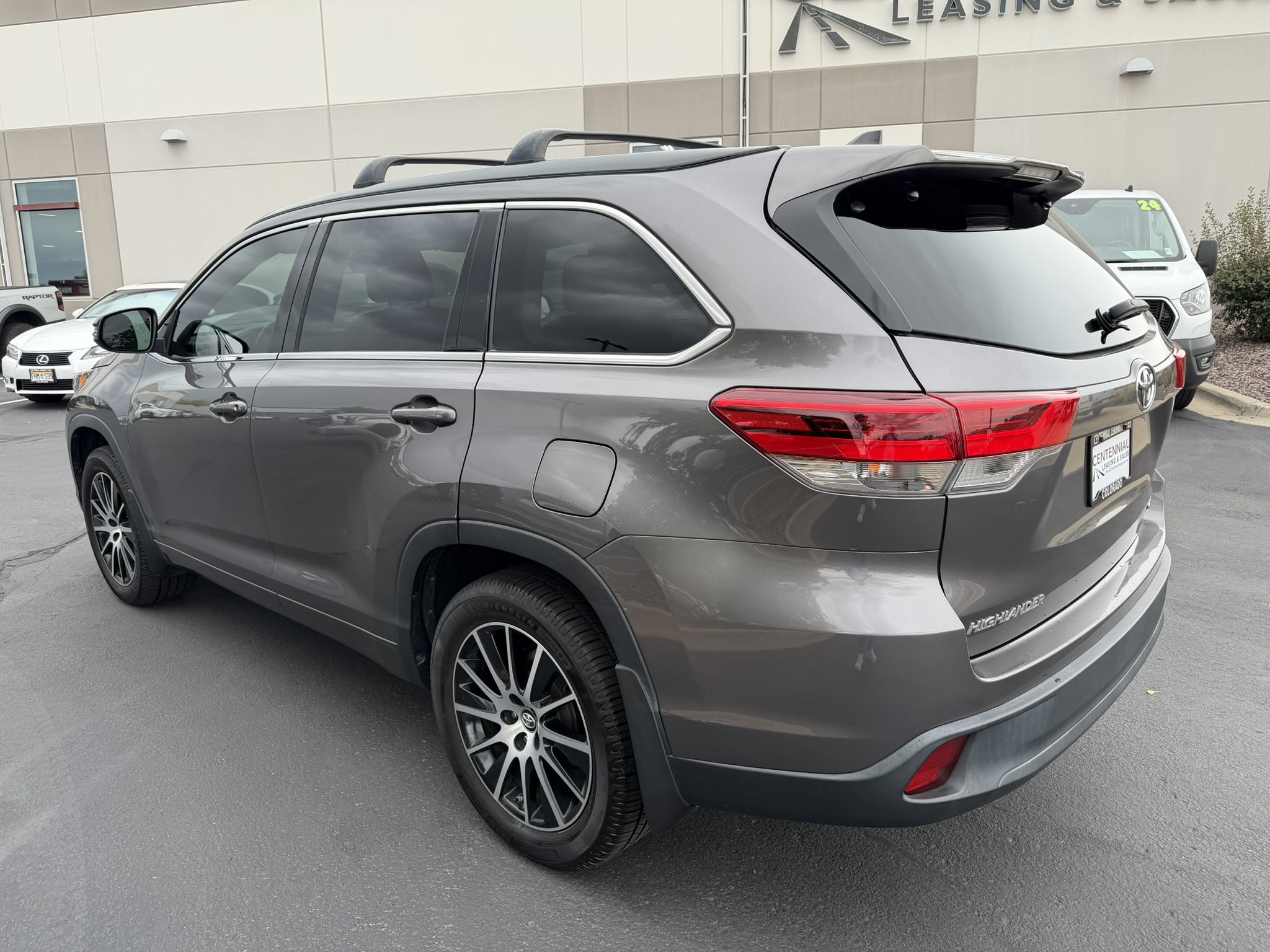 Used 2018 Toyota Highlander SE AWD/4WD image 5
