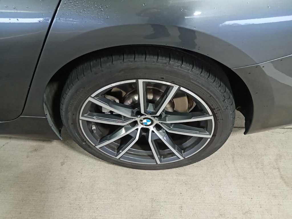 Used 2020 BMW 330i xDrive Sedan w/ Executive Package AWD/4WD image 17