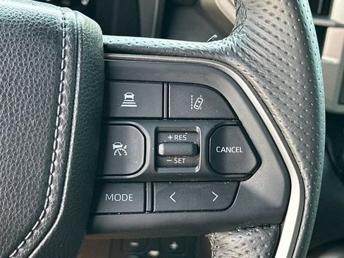 Used 2025 Toyota Tundra Limited AWD/4WD image 23