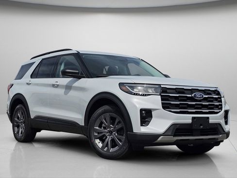 New 2026 Ford Explorer Active AWD/4WD image 2