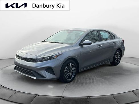 Used 2023 Kia Forte LXS image 3