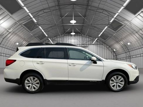 Used 2017 Subaru Outback 2.5i Premium image 3