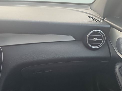 Used 2019 Mercedes-Benz GLC 300 4MATIC image 22
