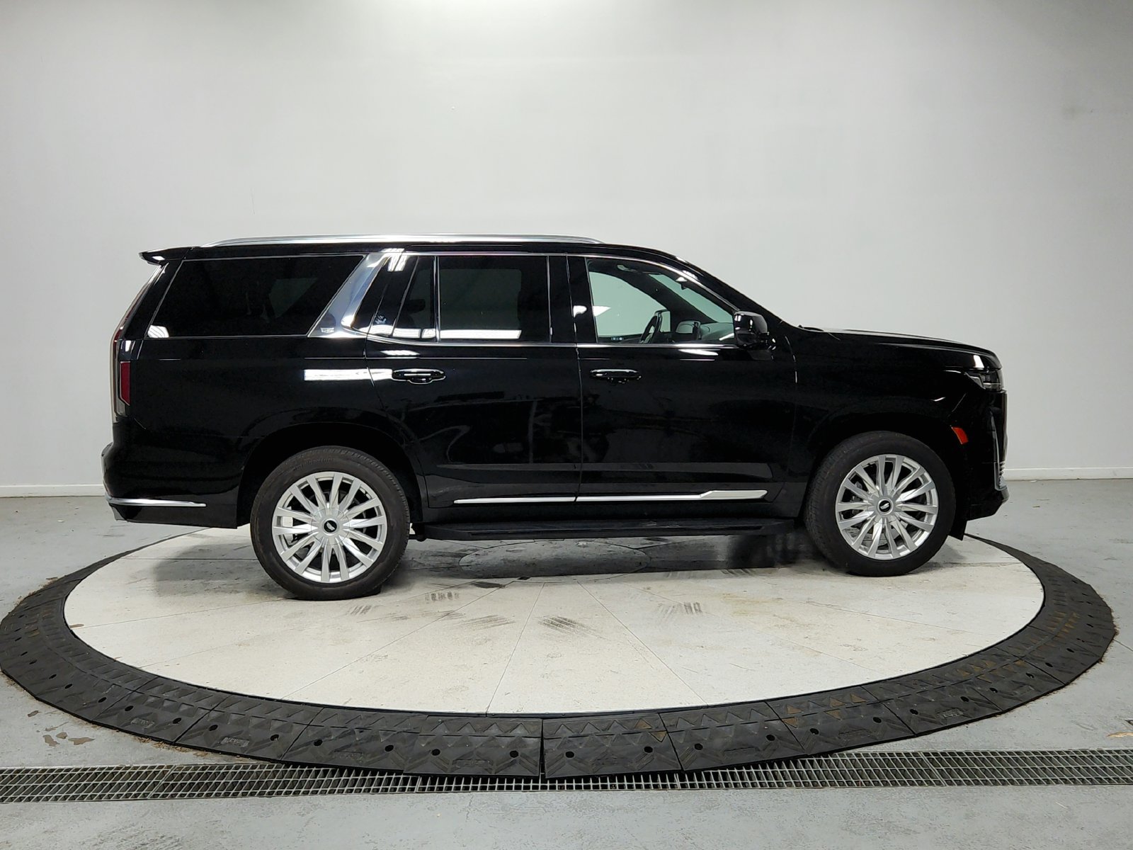 Used 2023 Cadillac Escalade Luxury RWD image 9