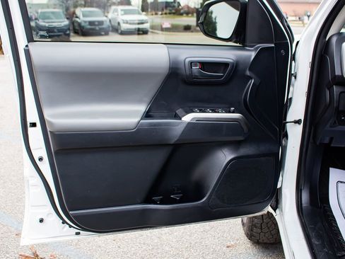 Used 2019 Toyota Tacoma SR5 image 13