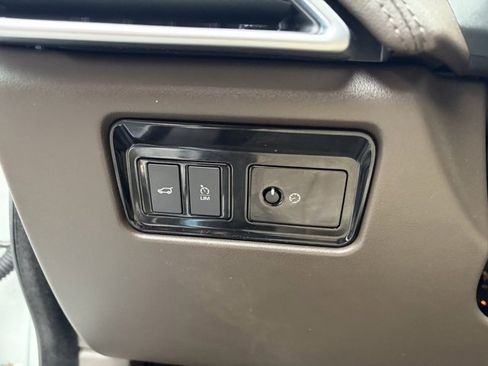 Used 2019 Jaguar F-PACE Prestige image 17