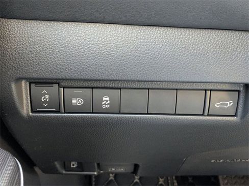 Used 2024 Toyota Venza XLE image 20