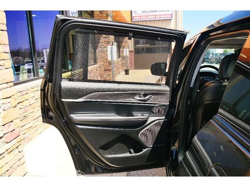 Used 2022 Jeep Grand Cherokee L Limited w/ Luxury Tech Group II image 17