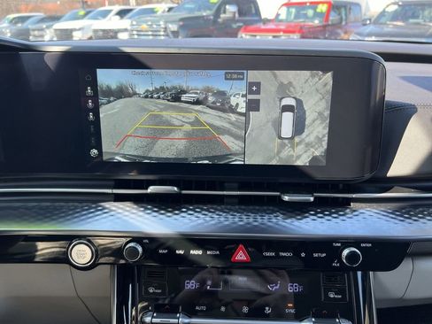 Used 2024 Kia Carnival SX Prestige image 19