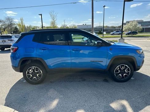Used 2025 Jeep Compass Trailhawk AWD/4WD image 5