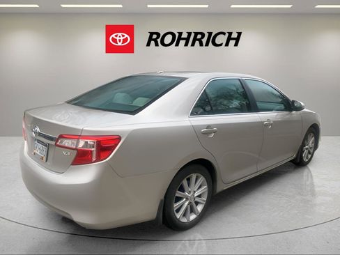 Used 2014 Toyota Camry XLE w/ Leather Package image 3