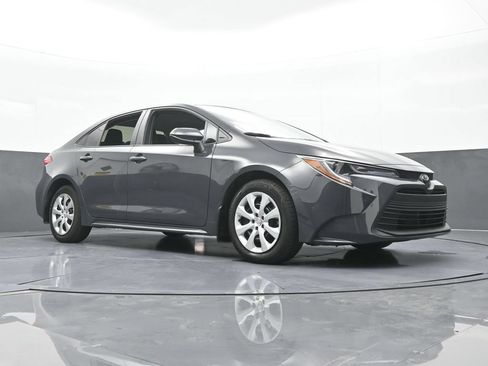 Used 2025 Toyota Corolla LE FWD image 54