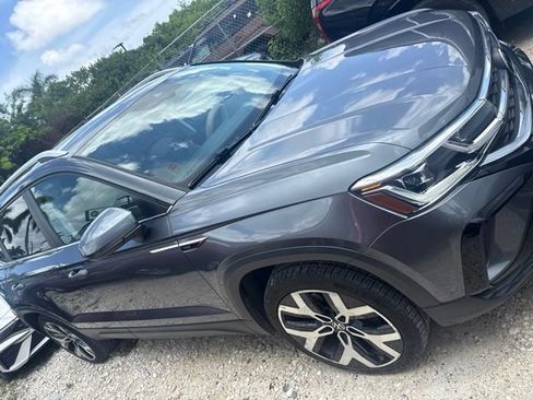 Used 2022 Volkswagen Taos SEL AWD/4WD image 4