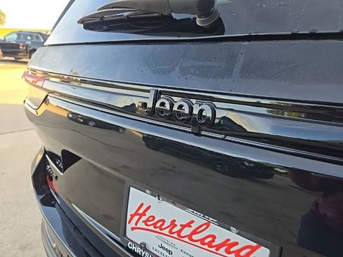 New 2025 Jeep Grand Cherokee Limited w/ Luxury Tech Group II image 23