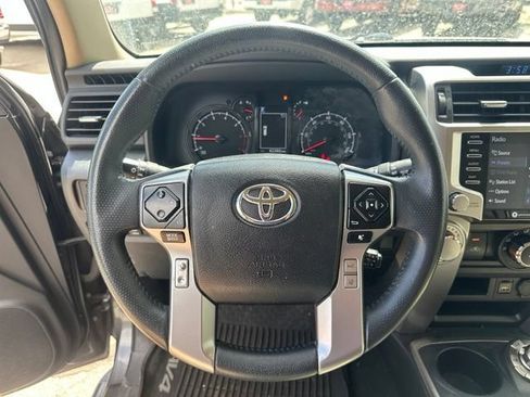 Used 2022 Toyota 4Runner SR5 AWD/4WD image 25