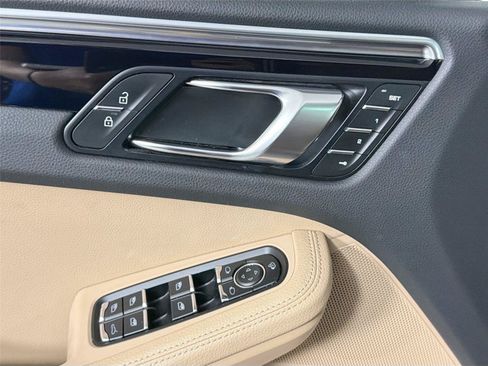 Certified 2023 Porsche Macan S AWD/4WD image 31