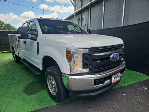 Used 2019 Ford F250 XL w/ Power Equipment Group AWD/4WD image 2