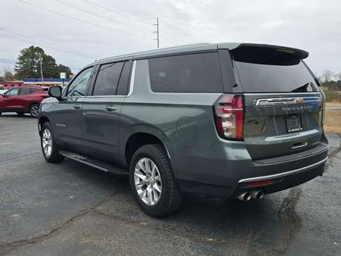 Used 2023 Chevrolet Suburban Premier image 2