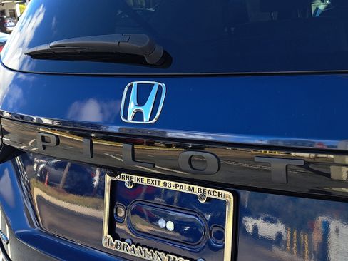 Certified 2025 Honda Pilot EX-L image 8